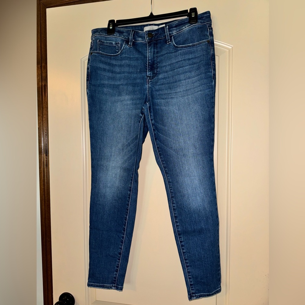 Athleta Blue Skinny Sculptek Jeans with Stretch and Faded Finish size 12P